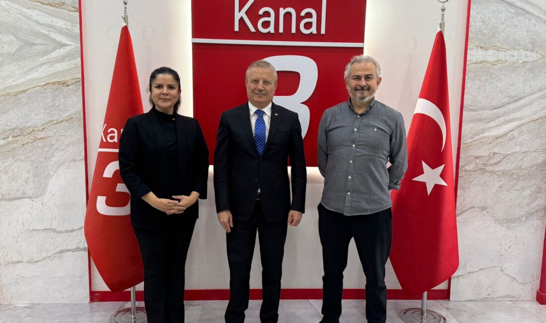 Mahmut Koçak’tan Kanal 3’e ziyaret 22. Dönem Afyonkarahisar Milletvekili Mahmut Koçak, Kanal 3 Televizyonu’nun Ankara’daki