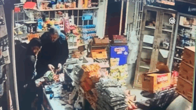 Afyonkarahisar'ın Şuhut ilçesinde market işleten Ramazan Koç, boğazına şeker kaçan