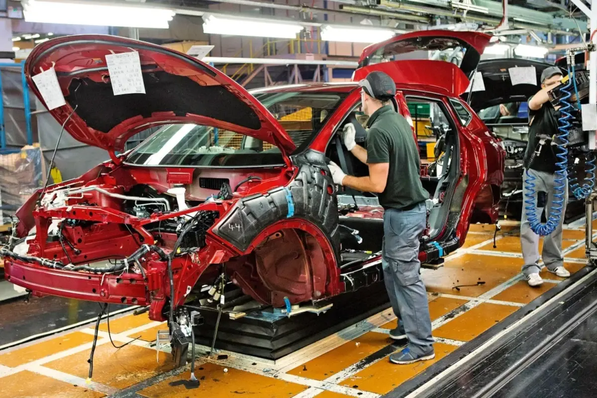 Japon otomotiv devi üretim stratejisinde radikal değişikliklere gidiyor. Fabrika kapatmaları