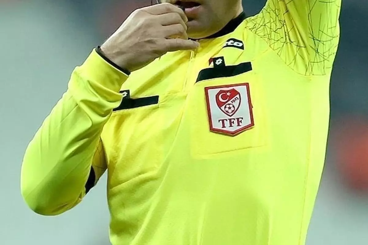 CHP Genel Başkanı Özgür Özel'in Göztepe maçındaki haksız kırmızı kart