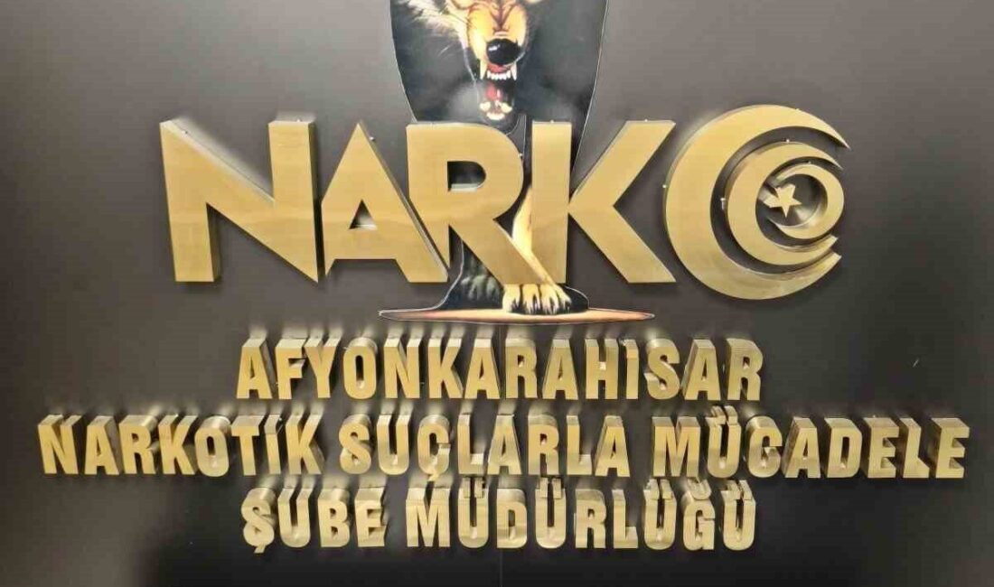 Afyon’da polis 376 adet sentetik uyuşturucu hap ele geçirdi Afyonkarahisar’da şüphe üzerine durdurulan iki şahsın yapılan üst aramalarında 376