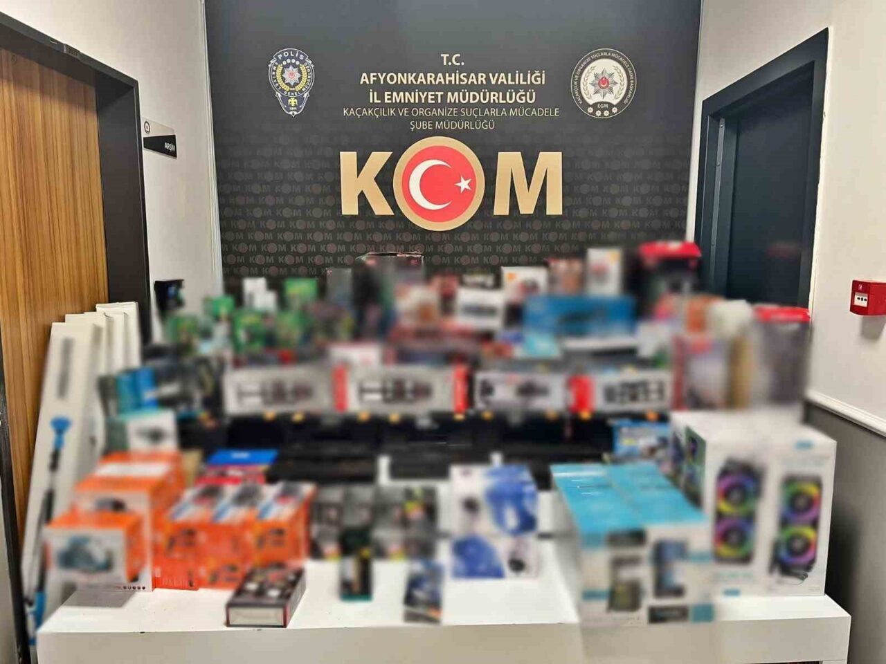 Afyonkarahisar İl Emniyet Müdürlüğü ekipleri, ihbar üzerine bir ev ve