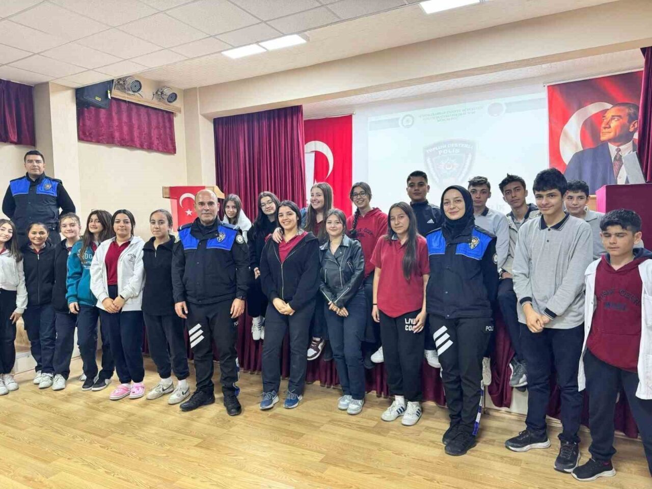 Afyonkarahisar’da polis ekipleri tarafından lise öğrencilerine 112 Acil durum hattının