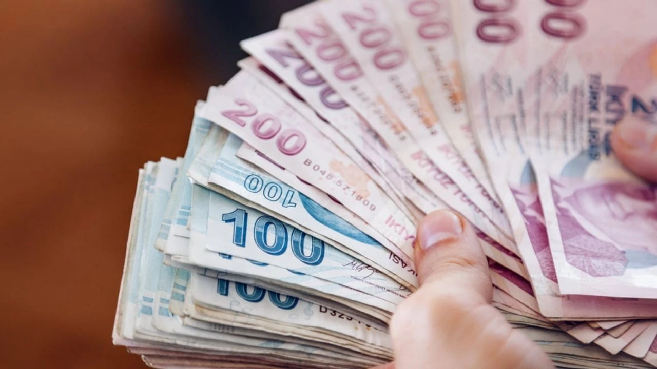 Kamu kurumları ve özel şirketler, bankalarla maaş promosyon anlaşmalarında faizsiz