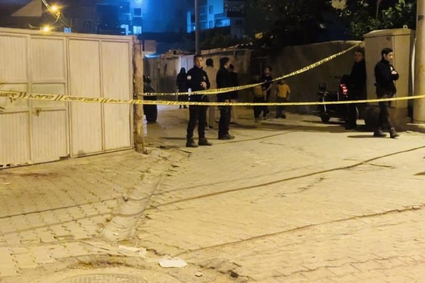 Şanlıurfa’da enişte ile kayınbirader arasında çıkan tartışma bıçaklı kavgaya dönüştü.
