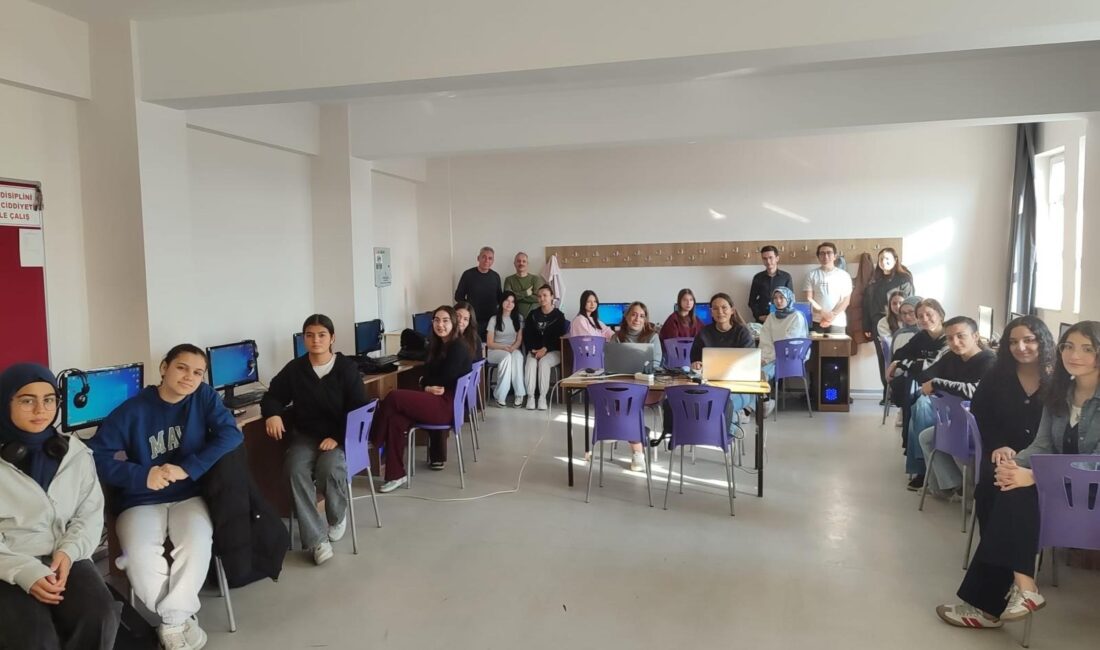 Lise öğrencilerine ‘Siber Tehdit İstihbaratı’ kursu Afyonkarahisar Zübeyde Hanım Kız Mesleki ve Anadolu Lisesinde, Halk Eğitimi