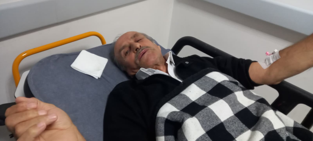 Yediği yemekten zehirlenerek direksiyon başında rahatsızlanan otobüs sürücüsünün kontrolünü kaybetmesi