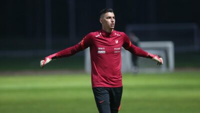 Türkiye Futbol Federasyonu; kaleci Berke Özer’in Bulgaristan maçının kadrosuna alınmadığı