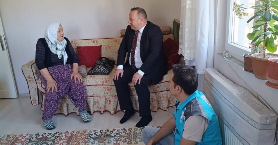 Afyonkarahisar’ın Şuhut ilçesinde Kaymakam İzzet Cem Eser, 1 Ekim Dünya