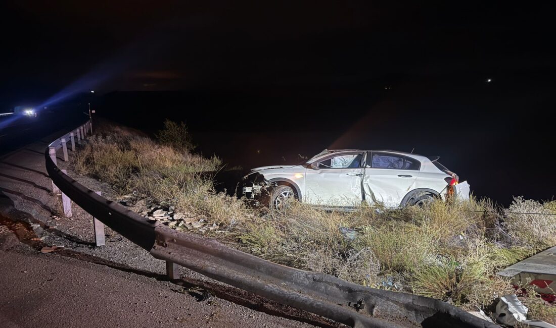 Kontrolden çıkan bir otomobilin takla atarak şarampole yuvarlanması sonucu 4