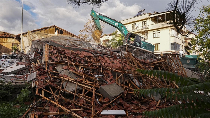 Balıkesir Depremi: Uzmanlardan İlk Değerlendirmeler Uzmanlar, depremin Marmara’yı etkilemeyeceğini ve artçıların süreceğini belirtti.