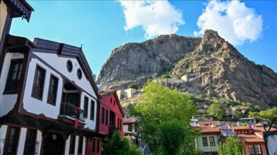 Meteoroloji Genel Müdürlüğü’nün son tahminlerine göre Afyonkarahisar’da hava sıcaklıkları mevsim