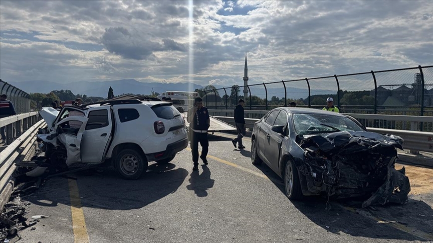 Sakarya'nın Akyazı ilçesinde meydana gelen trafik kazasında iki jandarma şehit