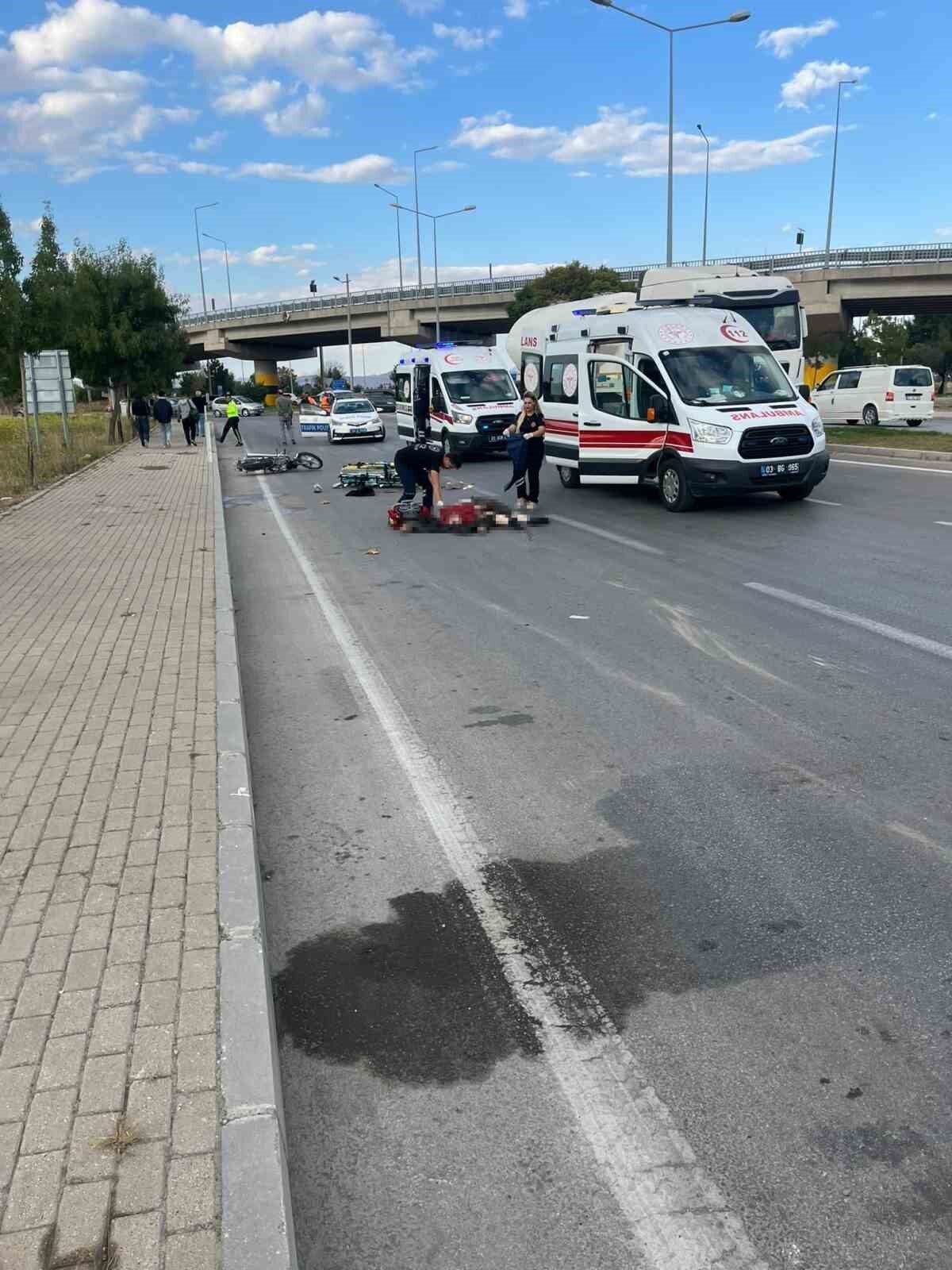 Afyonkarahisar’da meydana gelen trafik kazasında motosiklet ile tırın çarpışması sonucu