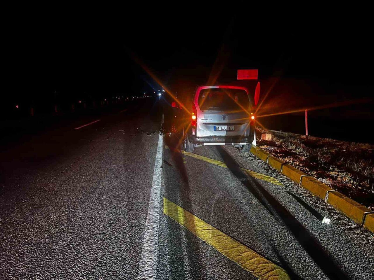 Afyonkarahisar’da tır ile hafif ticari aracın çarpıştığı kazada 2 kişi