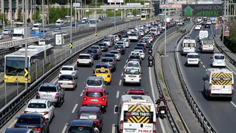 Sürücüleri üzecek haber: Zam geldi Akaryakıta zam haberi otomobil sahiplerini harekete geçirdi. Motorine litrede 3