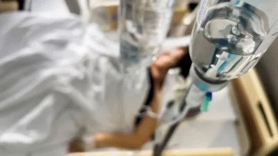 Kış enfeksiyonlarının artmasıyla acil servislere başvurular rekor seviyeye ulaştı. Uzmanlar,