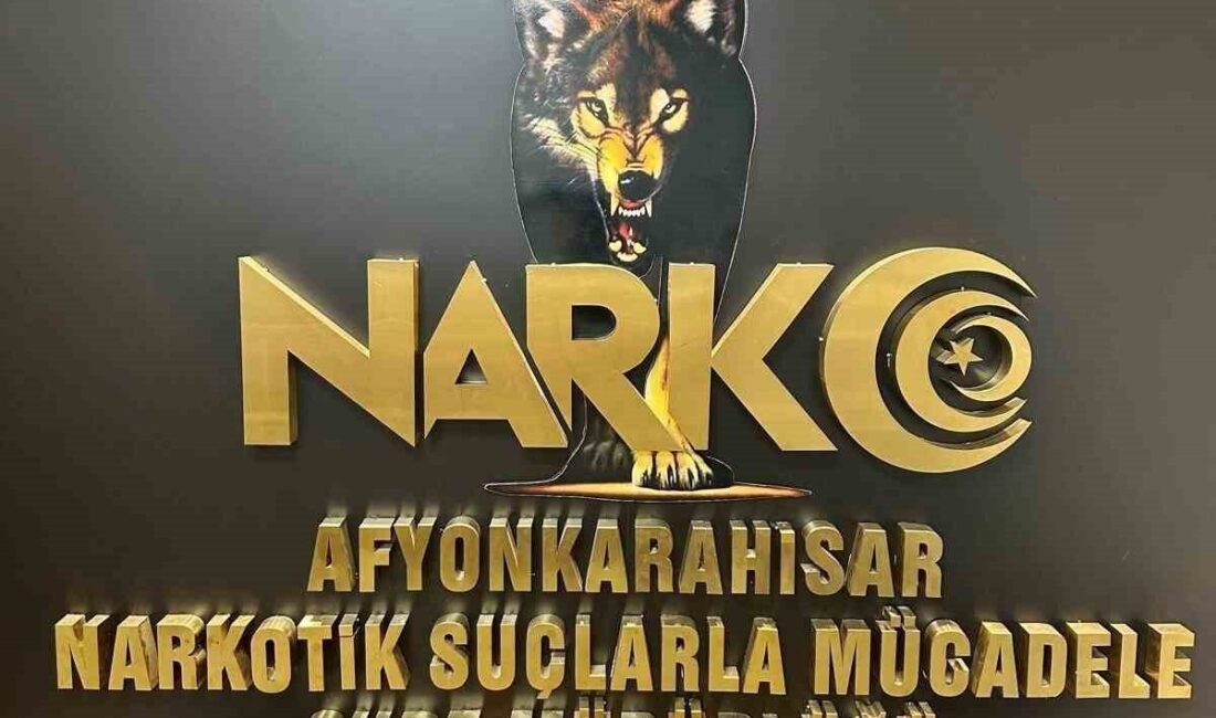 Afyonkarahisar’da uyuşturucu ile yakalanan 4 kişi tutuklandı Afyonkarahisar'da trafik ve asayiş uygulaması sırasında durdurulan bir otomobilde, peçetelere