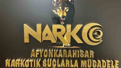 Afyonkarahisar'da trafik ve asayiş uygulaması sırasında durdurulan bir otomobilde, peçetelere