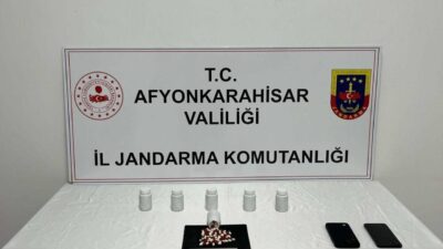 Afyonkarahisar’ın Sinanpaşa ilçesinde düzenlenen operasyonda, jandarma ekipleri 384 adet uyuşturucu