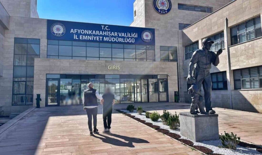 Uyuşturucu ticareti suçundan aranan şahsı polis yakaladı Afyonkarahisar’da uyuşturucu ticareti suçundan 7 yıl 6 ay hapis cezasıyla