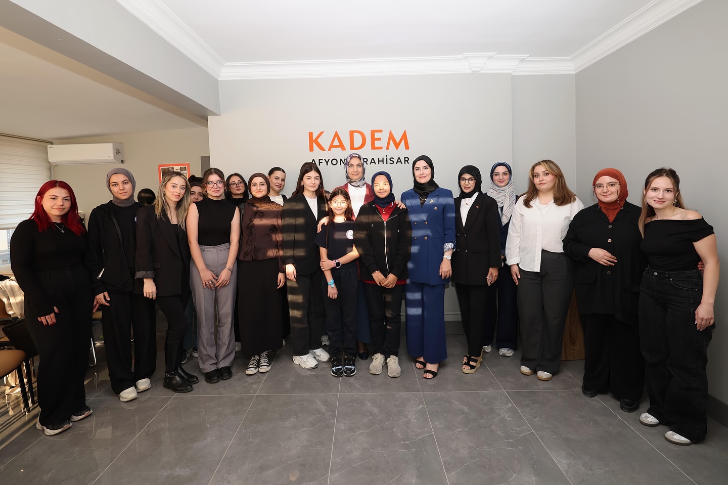 Afyonkarahisar Valisi Kübra Güran Yiğitbaşı, şehirde faaliyetlerine başlayan KADEM Afyonkarahisar