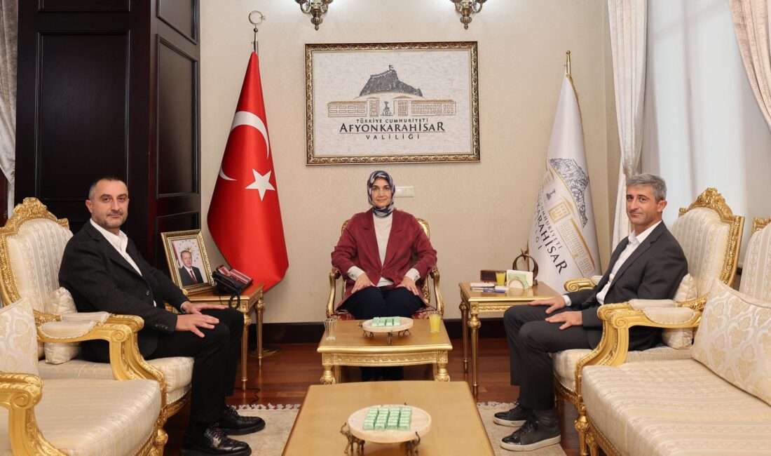 Afyonkarahisar Valisi Doç. Dr. Kübra Güran Yiğitbaşı, çeşitli ziyaretçilerini makamında