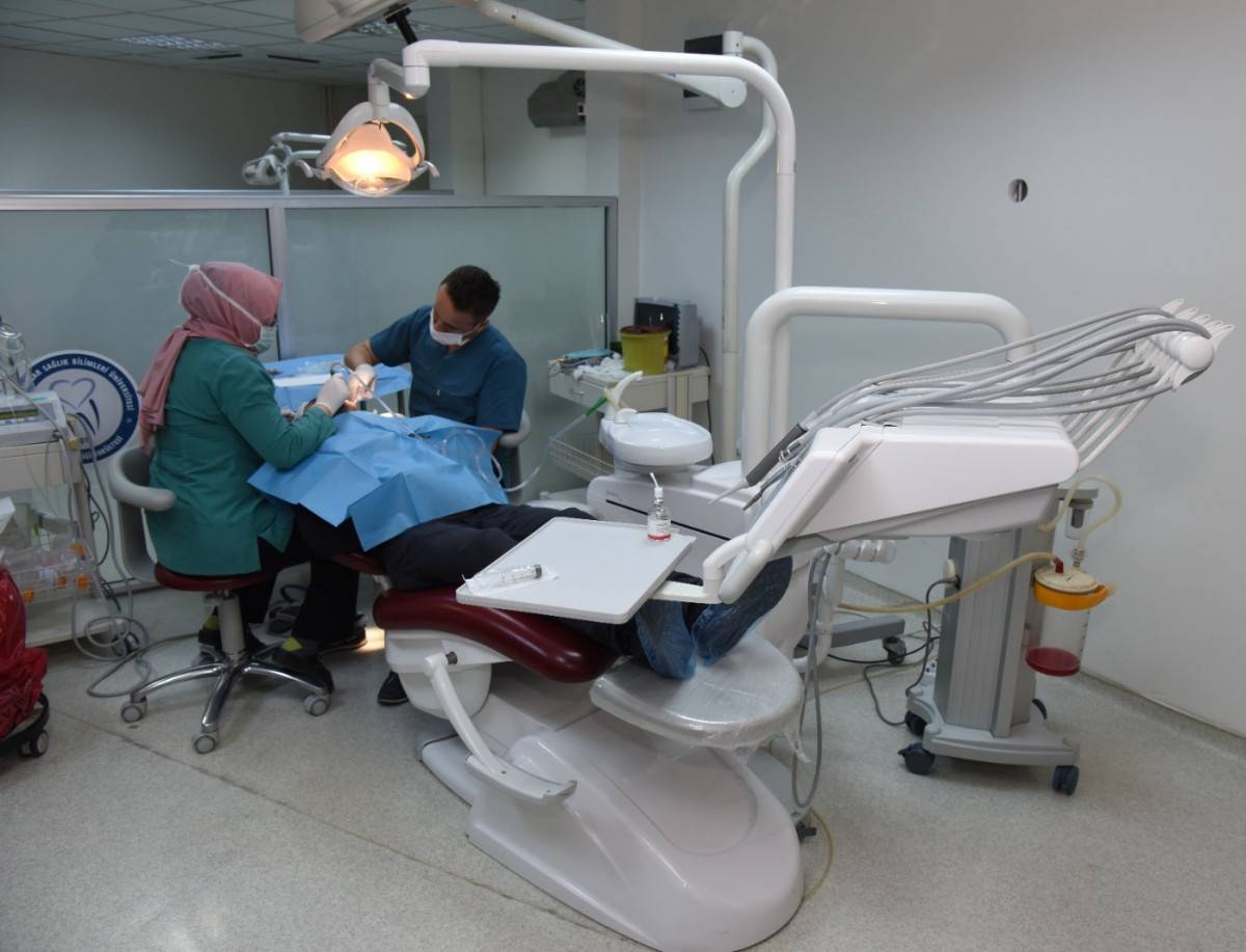 Afyonkarahisar Sağlık Bilimleri Üniversitesi (AFSÜ) Ağız ve Diş Sağlığı Hastanesinde
