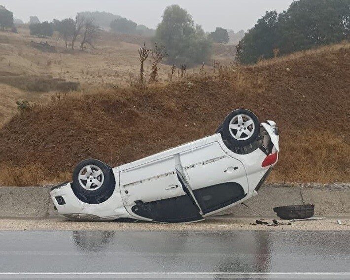 Bilecik’te yağış kazası: Takla atan otomobilde 2 kişi yaralandı