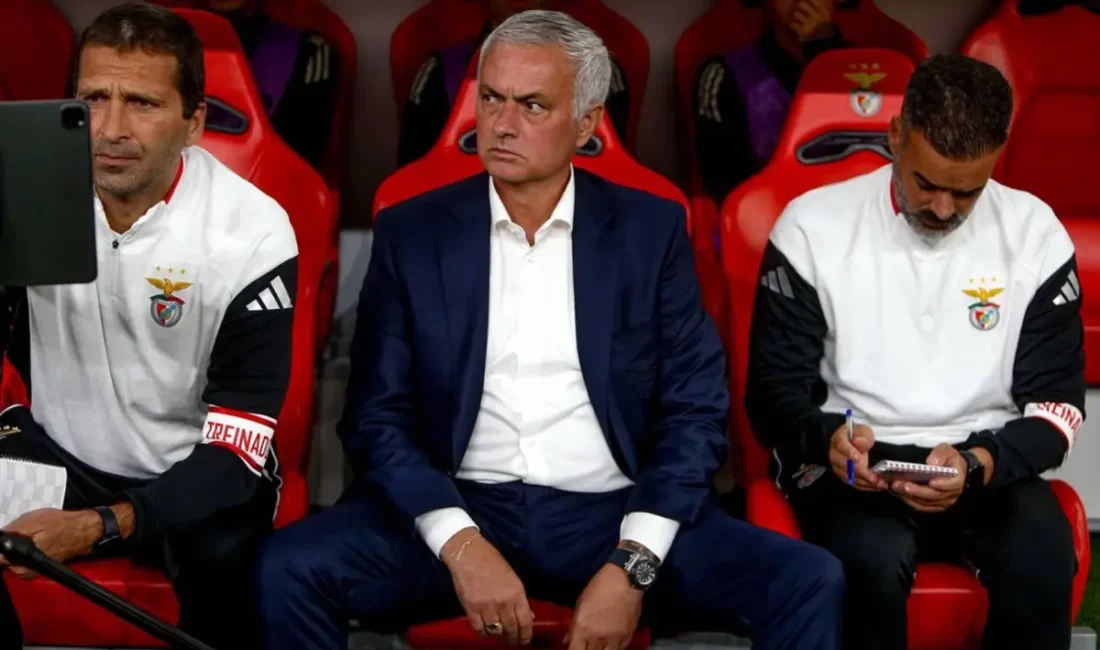Manchester United’ın eski yıldızı Henrikh Mkhitaryan, otobiyografisinde Jose Mourinho ile