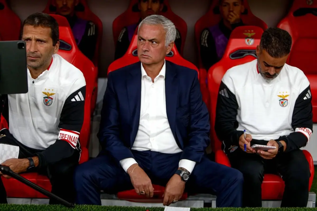 Manchester United’ın eski yıldızı Henrikh Mkhitaryan, otobiyografisinde Jose Mourinho ile