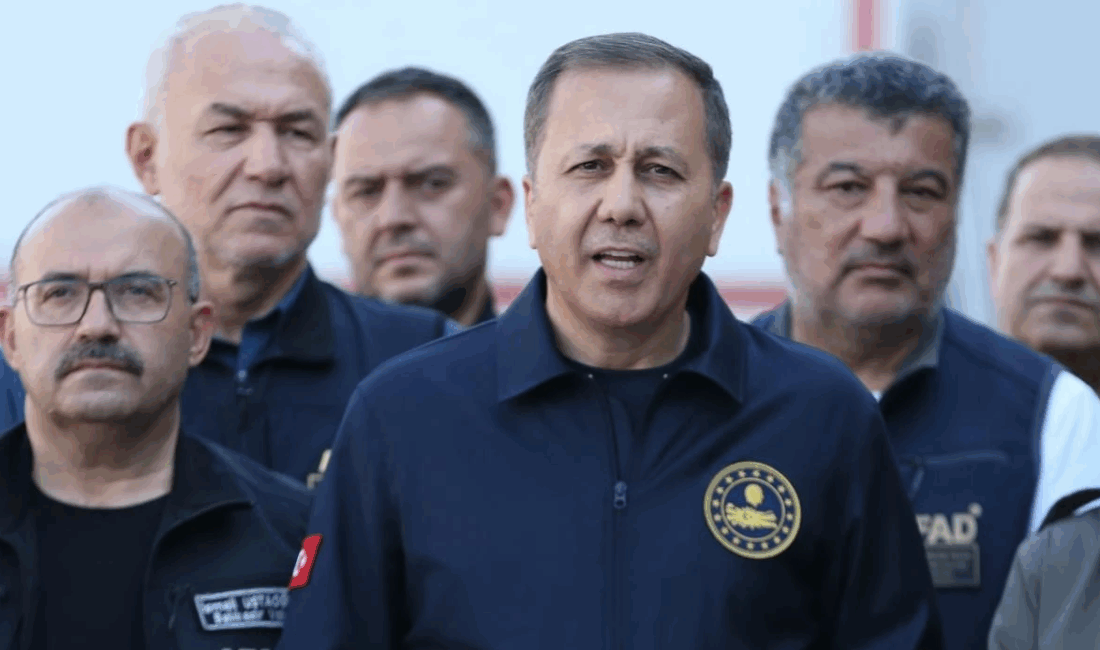 İçişleri Bakanı Ali Yerlikaya: 3 bina, 1 dükkan yıkıldı, can kaybı yok! Balıkesir'in Sındırgı ilçesinde saat 22.48'de 6,1 büyüklüğünde deprem meydana geldi.
