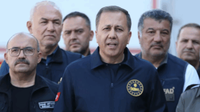 Balıkesir'in Sındırgı ilçesinde saat 22.48'de 6,1 büyüklüğünde deprem meydana geldi.