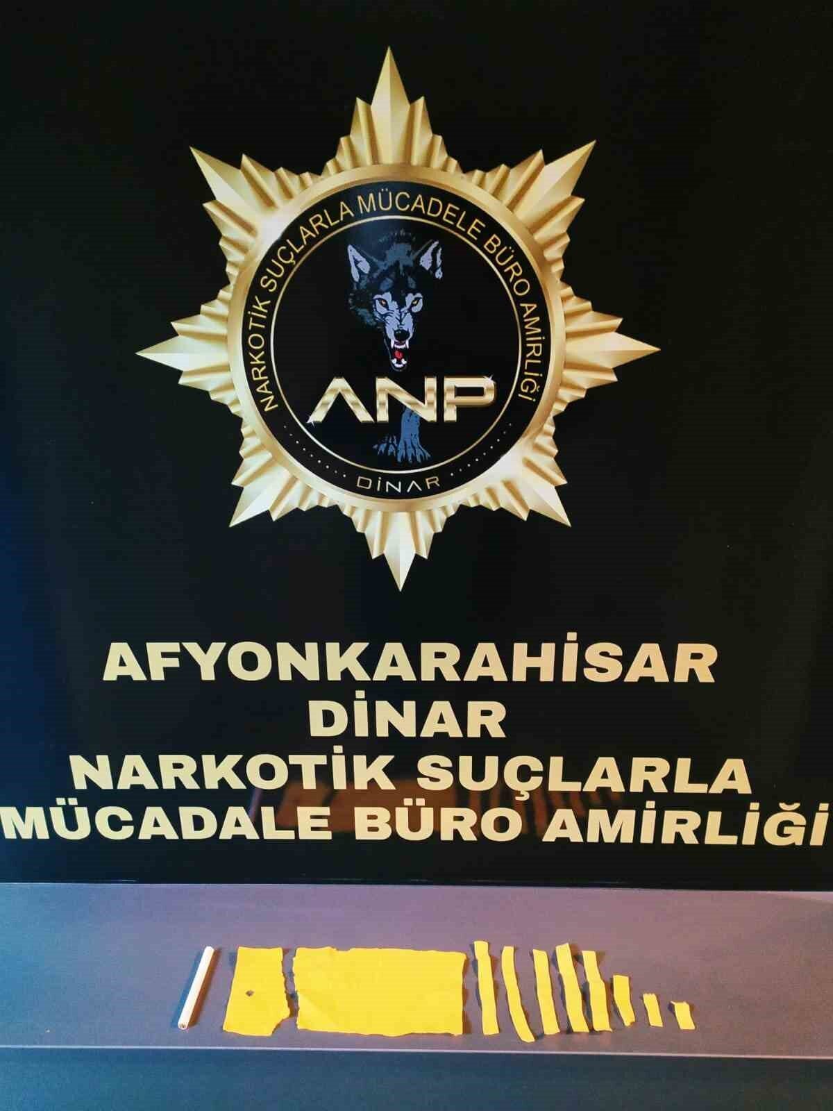 Afyonkarahisar’ın Dinar ilçesinde polis, yolcu otobüsünde kimlik sorgulaması sırasında şüpheli