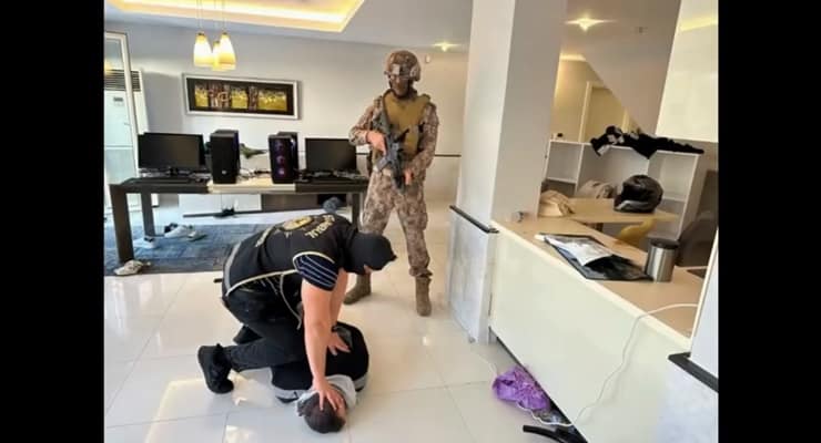 İstanbul Emniyet Müdürlüğü Siber Suçlarla Mücadele Şube Müdürlüğü ekiplerinin yürüttüğü