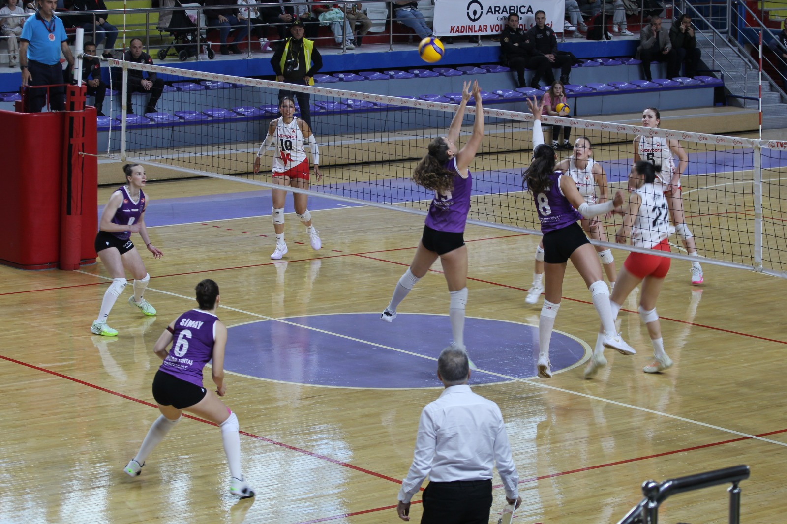 TVF Arabica Coffee House Kadınlar Voleybol 1. Ligi’nde mücadele eden