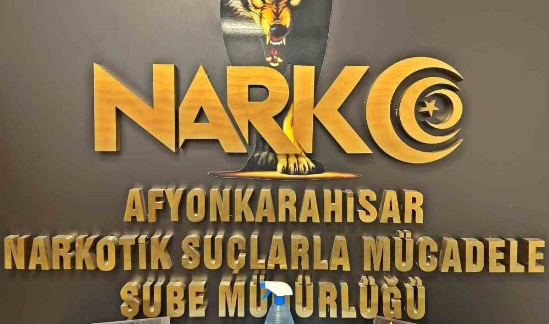 Afyon’da zehir emdirilmiş rulo peçeteyi satamadan polise yakalandılar Afyonkarahisar İl Emniyet Müdürlüğü ekipleri, uyuşturucu satıcılarına yönelik gerçekleştirdiği operasyonda