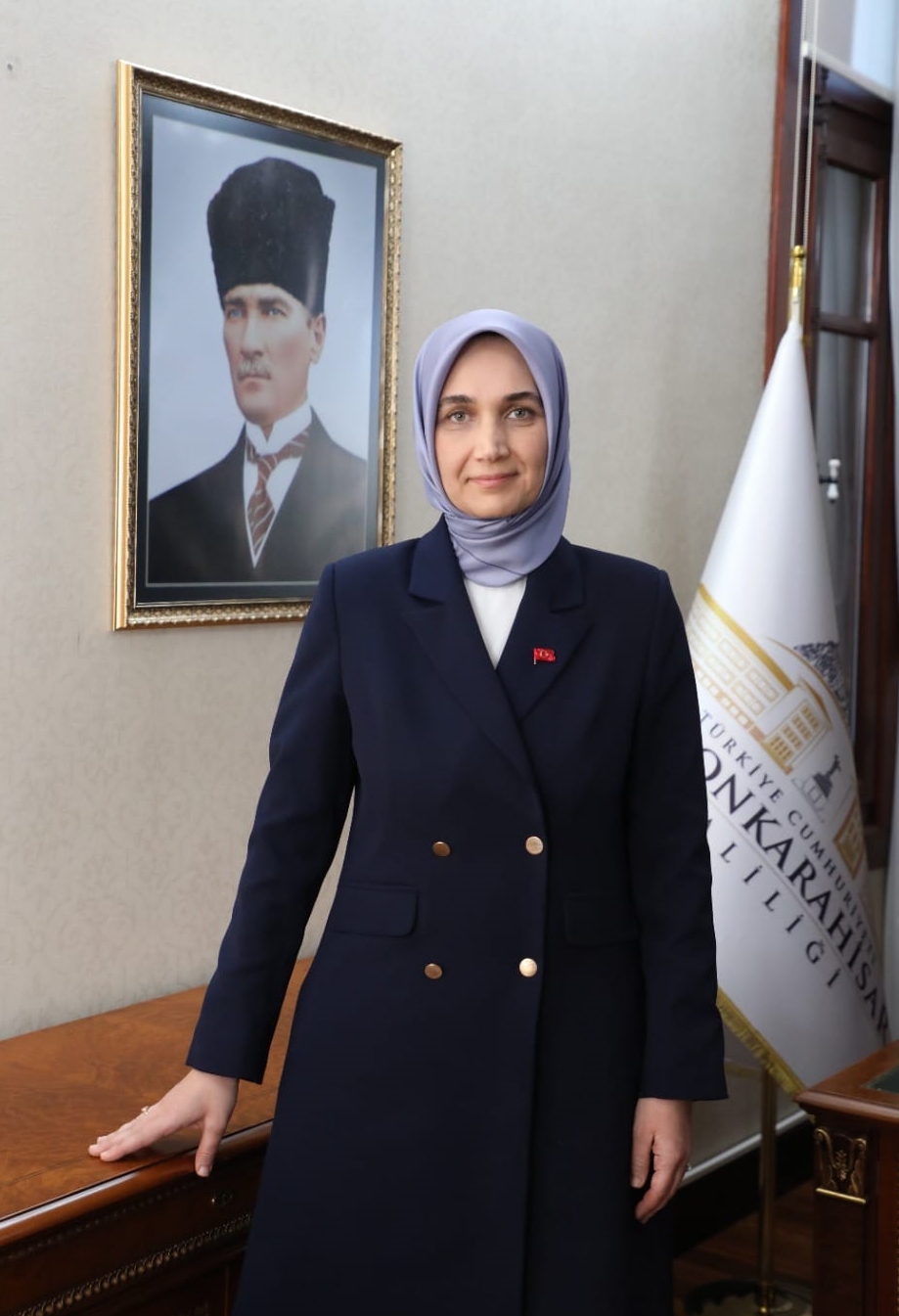 Vali Doç. Dr. Kübra Güran Yiğitbaşı: 10 Kasım, milletçe yalnızca