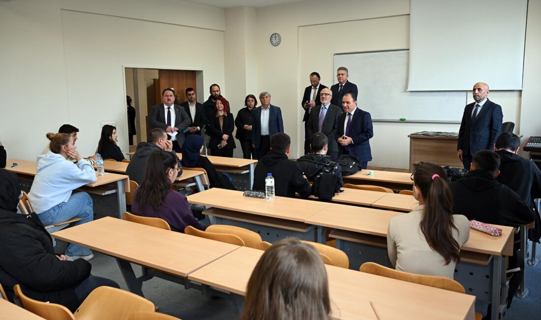 Şuhut Meslek Yüksekokulu’nu ziyaret eden Afyon Kocatepe Üniversitesi Rektörü Prof.