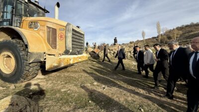 Taşoluk halkına destek veren AK Parti Afyonkarahisar Milletvekili Ali Özkaya,