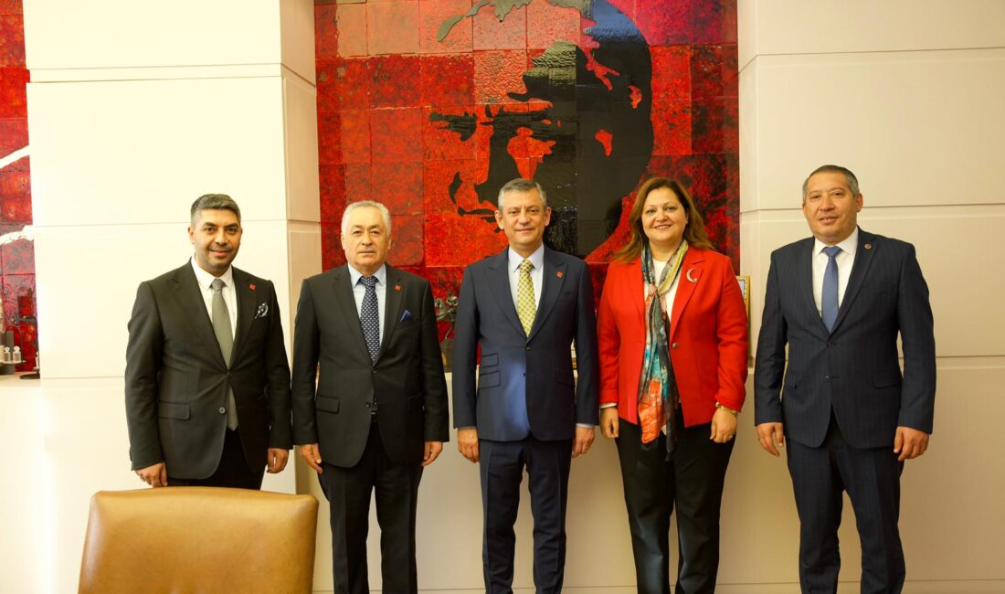 Afyonkarahisar Belediye Başkanı Burcu Köksal, Dinar Belediye Başkanı Veysel Topçu,