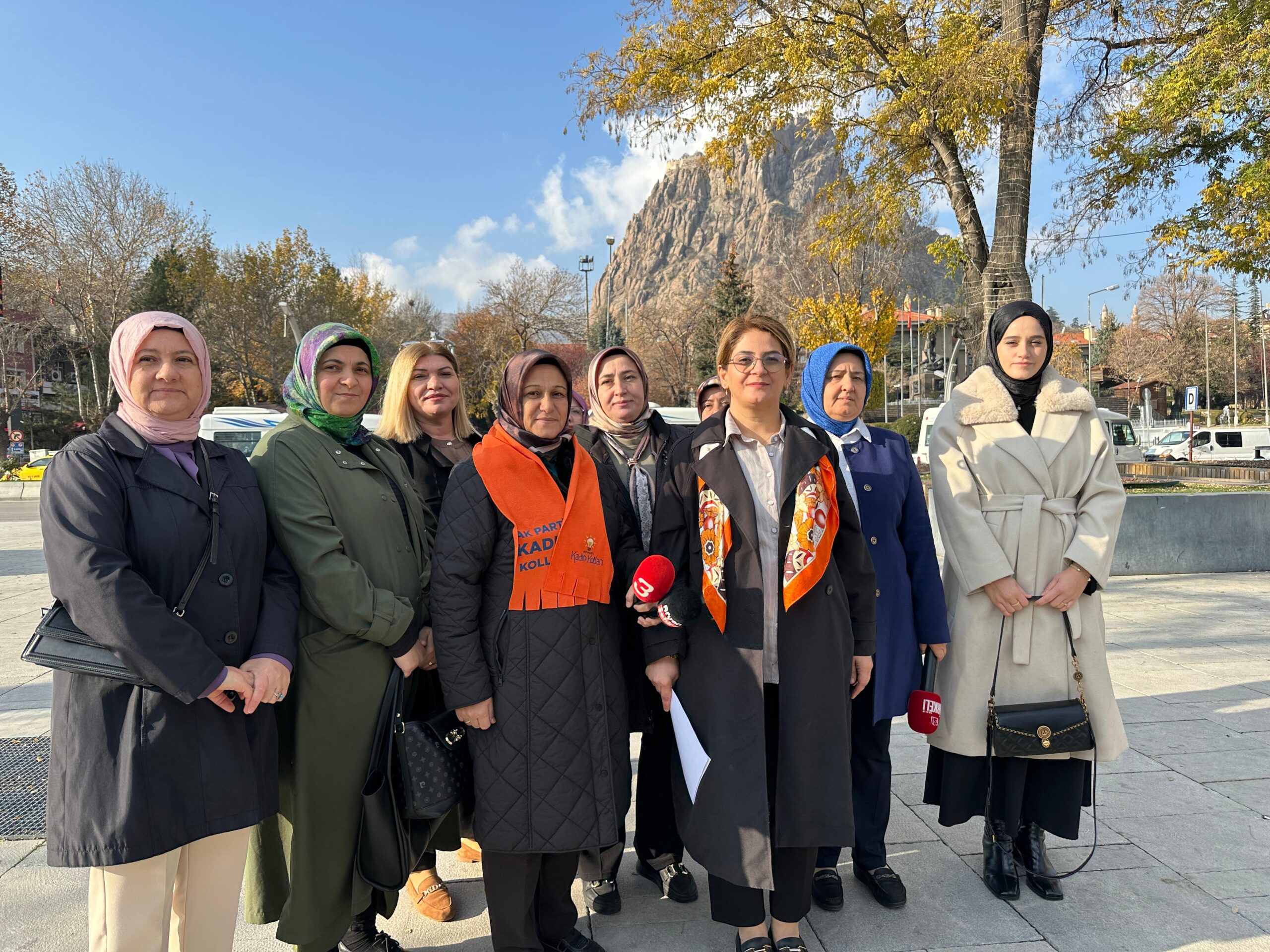 AK Parti Afyonkarahisar İl Kadın Kolları Başkanı Hülya Kalaycı, 25