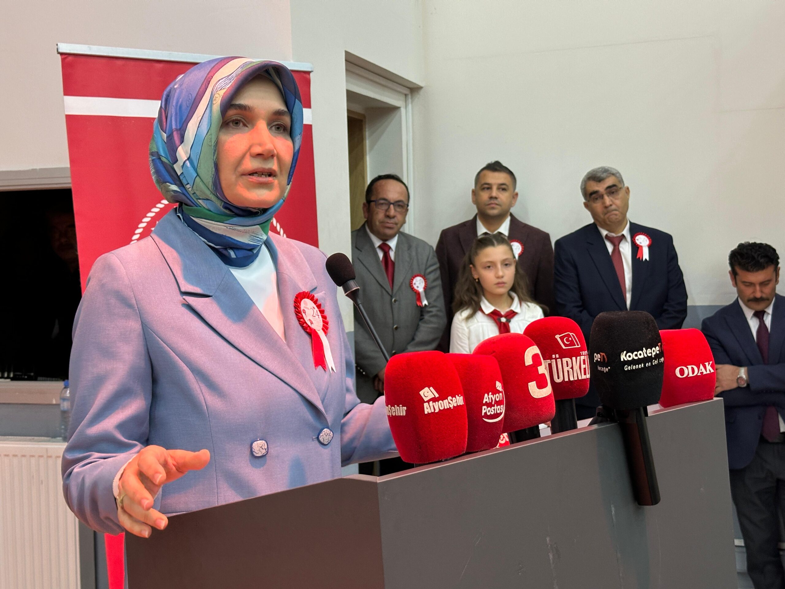 Afyonkarahisar’daki öğretmen portföyünün çok güzel olduğuna dikkat çeken Afyonkarahisar Valisi