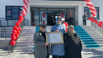 Afyonkarahisar’ın İscehisar ilçesinde bir hayırsever tarafından yaptırılan Döne Çakmak İlkokulu,