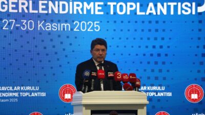 Toplantının açılışında, hakimler ve savcılar kurulu üyeleri, teftiş kurulu mensupları,