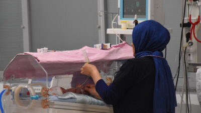 Afyonkarahisar'da prematüre ünitesinde bebek bakım hemşiresi olarak 34 yıldır çalışan