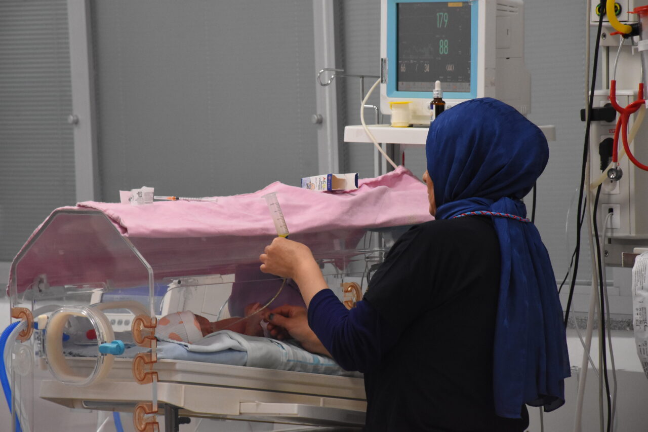 Afyonkarahisar'da prematüre ünitesinde bebek bakım hemşiresi olarak 34 yıldır çalışan