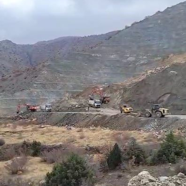 Sivas'taki demir madeninde meydana gelen heyelan sonucu şantiye müdürü toprak