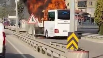 D-100 kara yolu üzerinde servisten yeni çıkan bir yolcu otobüsü