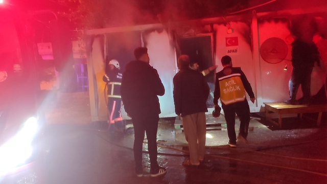 Adıyaman'daki Sarıkaya köyünde yalnız yaşayan 90 yaşındaki Ayşe Yıldız, kaldığı